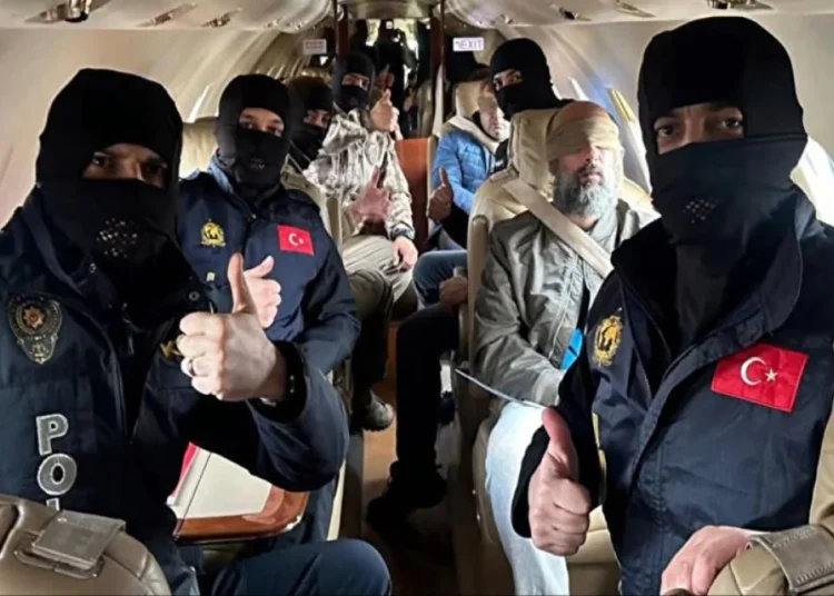 Daltonlar çetesi lideri Sinan Memi ve uyuşturucu kaçakçısı Atakan Avcı yakalandı 1 Daltonlar çetesi lideri Sinan Memi ve uyuşturucu kaçakçısı Atakan Avcı yakalandı