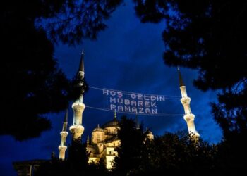 Bu gece ilk teravih ve ilk sahur var