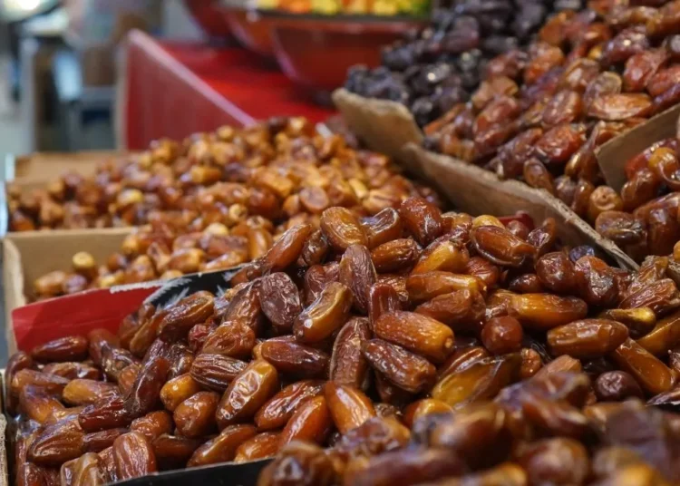 Ramazan öncesi hurma fiyatları el yakıyor: Tanesi 20 liraya ulaştı 1 Ramazan öncesi hurma fiyatları el yakıyor: Tanesi 20 liraya ulaştı