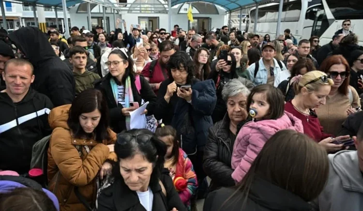Santorini adasından kaçış! Ege’deki deprem hareketliliği halkı korkuttu