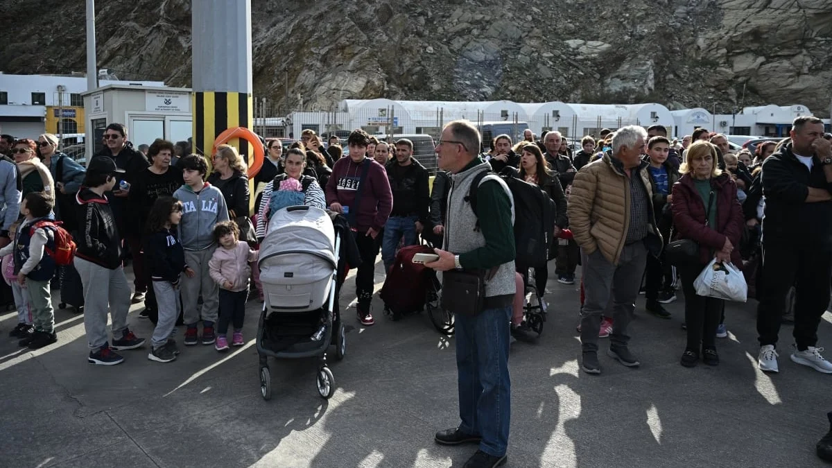 Santorini adasından kaçış! Ege’deki deprem hareketliliği halkı korkuttu