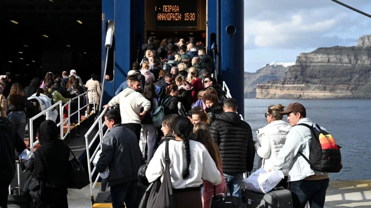 Santorini adasından kaçış! Ege’deki deprem hareketliliği halkı korkuttu