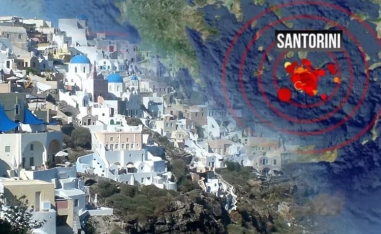 Santorini diken üstünde: Olağanüstü hal ilan edildi, binlerce kişi adayı terk etti 1 Santorini diken üstünde: Olağanüstü hal ilan edildi, binlerce kişi adayı terk etti