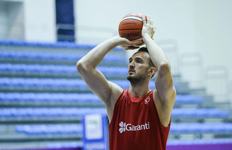 Milli basketbolcu Semih Erden kariyerini noktaladı