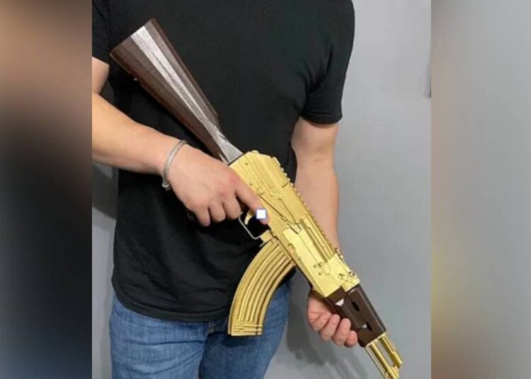Oyuncak tüfekle kasiyeri tehdit edip para gaspetti 1 Oyuncak tüfekle kasiyeri tehdit edip para gaspetti