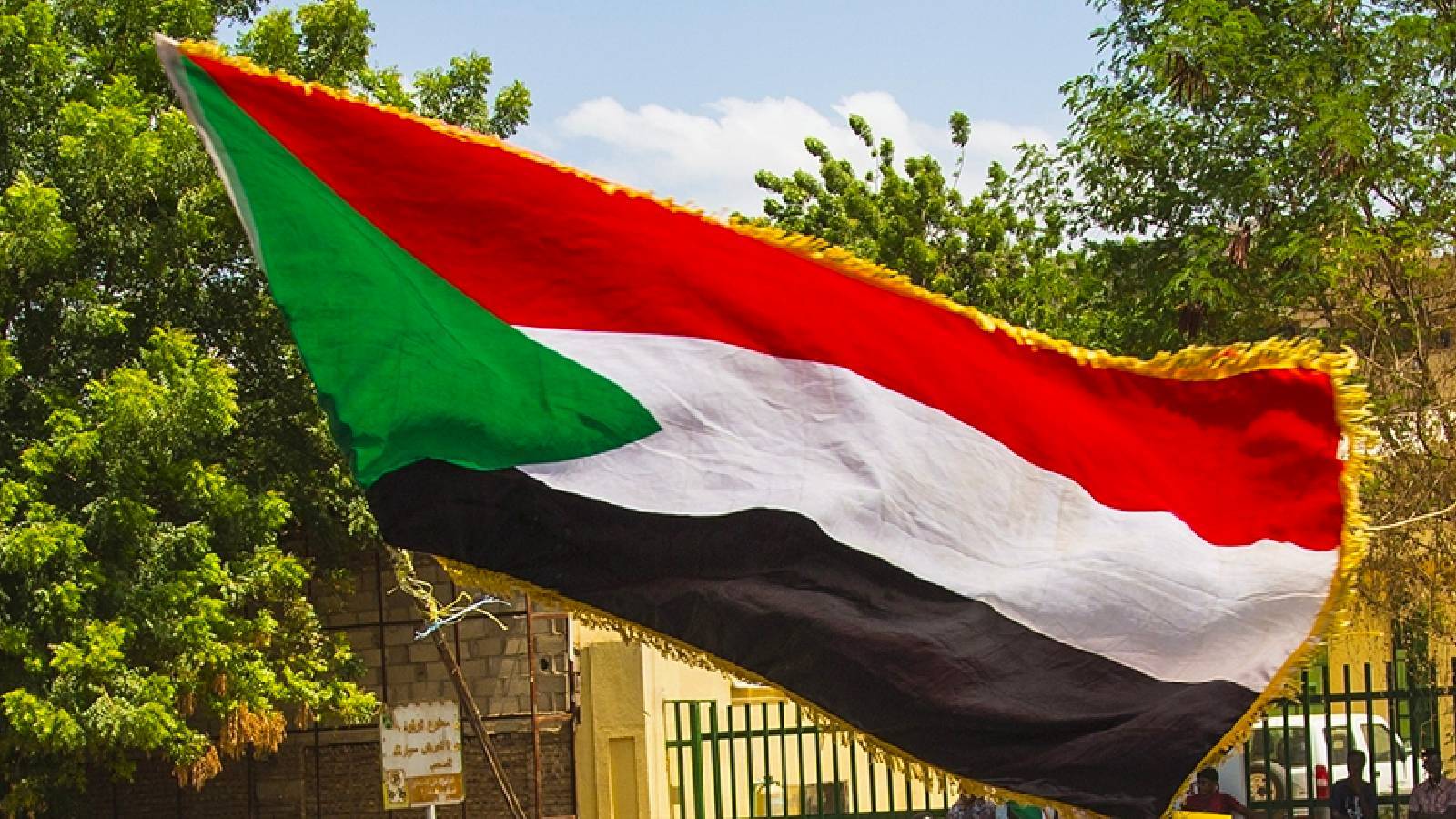 Sudan'da pazar yerine saldırıda en az 54 kişi öldü