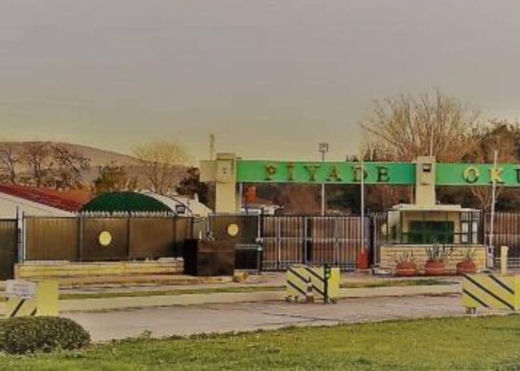 Tuzla Piyade Okulu’ndaki “Atatürk fotoğrafı" tartışması: Teğmen hakkındaki ihraç kararı iptal edildi 1 Tuzla Piyade Okulu’ndaki “Atatürk fotoğrafı” tartışması: Teğmen hakkındaki ihraç kararı iptal edildi