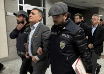 İktidar ‘dezenformasyon’ adı altında her muhalif sesi eziyor: Saray’ın arzusu ‘pembe gazete’ mi?