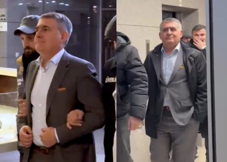 Mümtaz'er Türköne yazdı I Sistem çöküyor 1 Mümtaz’er Türköne yazdı I Sistem çöküyor
