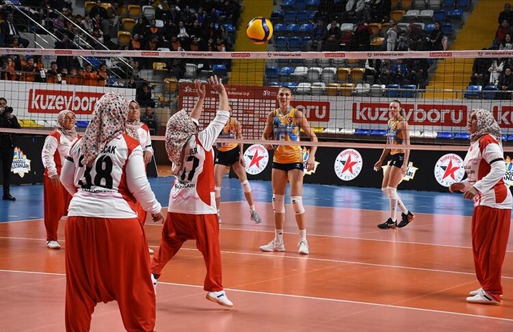 "Filenin Şalvarlı Sultanları", Kuzeyboru ile gösteri maçı yaptı 1 “Filenin Şalvarlı Sultanları”, Kuzeyboru ile gösteri maçı yaptı