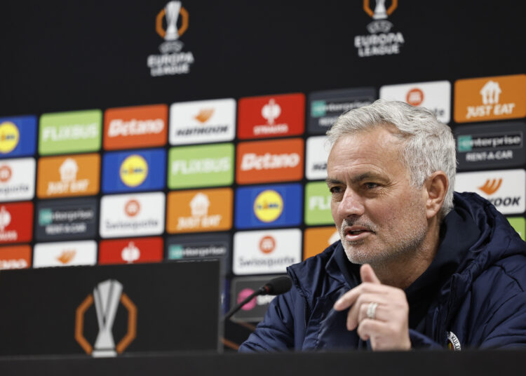 Mourinho'dan yönetime transfer eleştirisi 1 Fenerbahçe, tur için sahaya çıkıyor: Mourinho umutlu