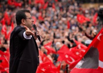 Ekrem İmamoğlu: Siyaset yapmak gerekiyor, sadece mitinglerle gitmez