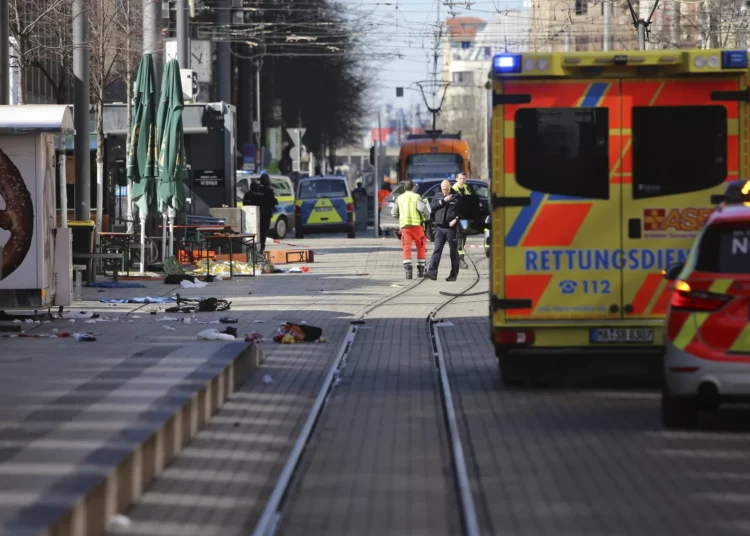 Almanya'nın Mannheim kentinde araç kalabalığın arasına daldı: En az 1 kişi öldü 1 Almanya’nın Mannheim kentinde araç kalabalığın arasına daldı: En az 1 kişi öldü