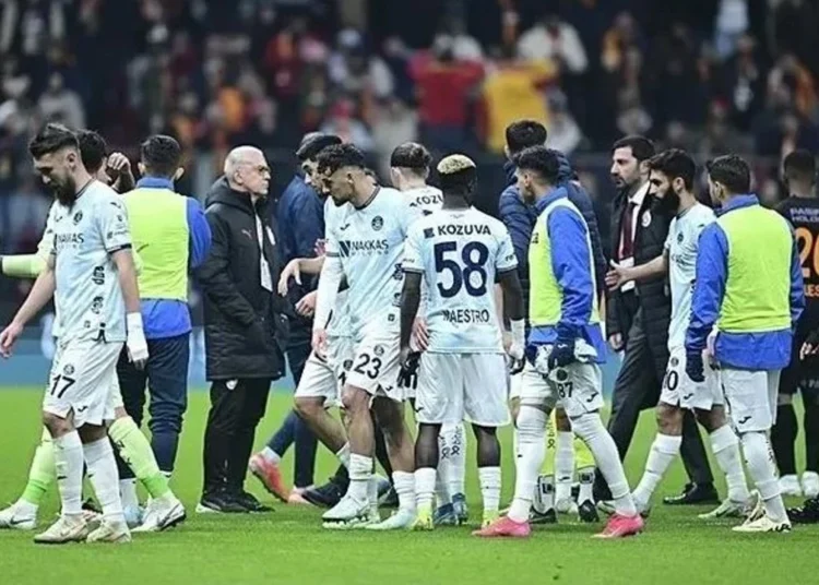 Süper Lig'den düşmesi kesinleşen ilk takım belli oldu 1 Süper Lig’den düşmesi kesinleşen ilk takım belli oldu