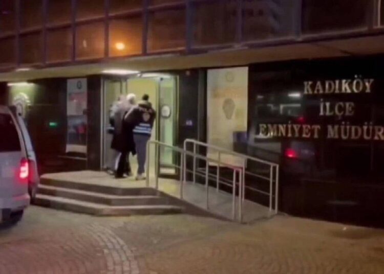 Kadıköy Belediyesi Meclis Başkanvekili Ahmet Kurtuluş gözaltına alındı 1 Kadıköy Belediyesi Meclis Başkanvekili Ahmet Kurtuluş gözaltına alındı