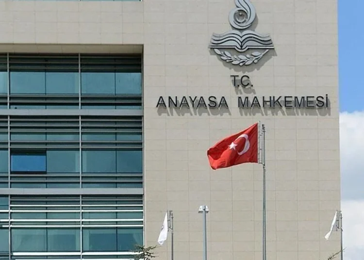 Anayasa Mahkemesi hakim ve savcı yardımcılığı düzenlemesini iptal etti