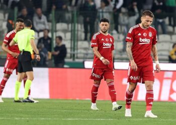 Beşiktaş'ın kanadı kırıldı: 9 kişi kalan rakibini yenemedi 10 Beşiktaş’ın kanadı kırıldı: 9 kişi kalan rakibini yenemedi
