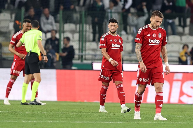 Beşiktaş'ın kanadı kırıldı: 9 kişi kalan rakibini yenemedi 1 Beşiktaş’ın kanadı kırıldı: 9 kişi kalan rakibini yenemedi