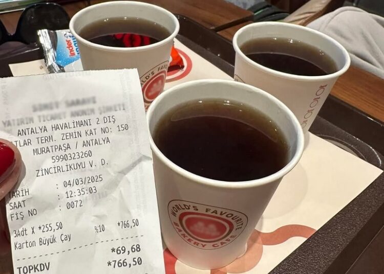 Havalimanında 3 çaya 766,5 lira hesap! 1 Havalimanında 3 çaya 766,5 lira hesap!