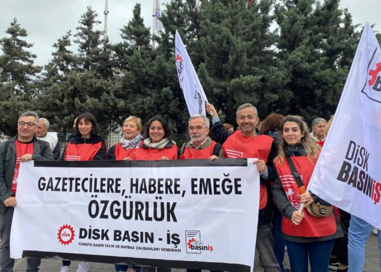 Gazeteciler yoksul: Her 3 basın çalışanından biri 30 binin altında maaş alıyor 1 Gazeteciler yoksul: Her 3 basın çalışanından biri 30 binin altında maaş alıyor