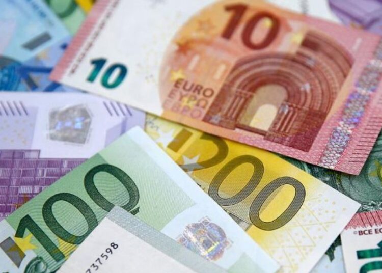 45,30’a yükselen euro rekorunu yeniledi 1 Euroda tarihi zirve: İlk kez 40 lirayı aştı