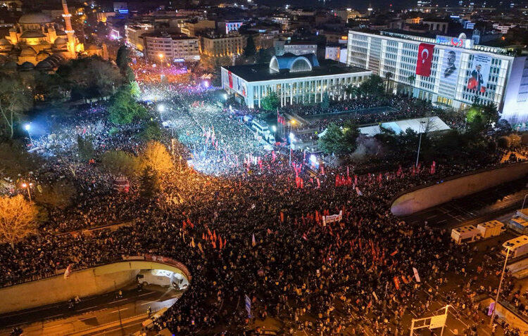 Saraçhane’deki eylemlere ‘Erdoğan ailesine küfür ve hakaret’ gölgesi düştü 1 Saraçhane’deki eylemlere ‘Erdoğan ailesine küfür ve hakaret’ gölgesi düştü