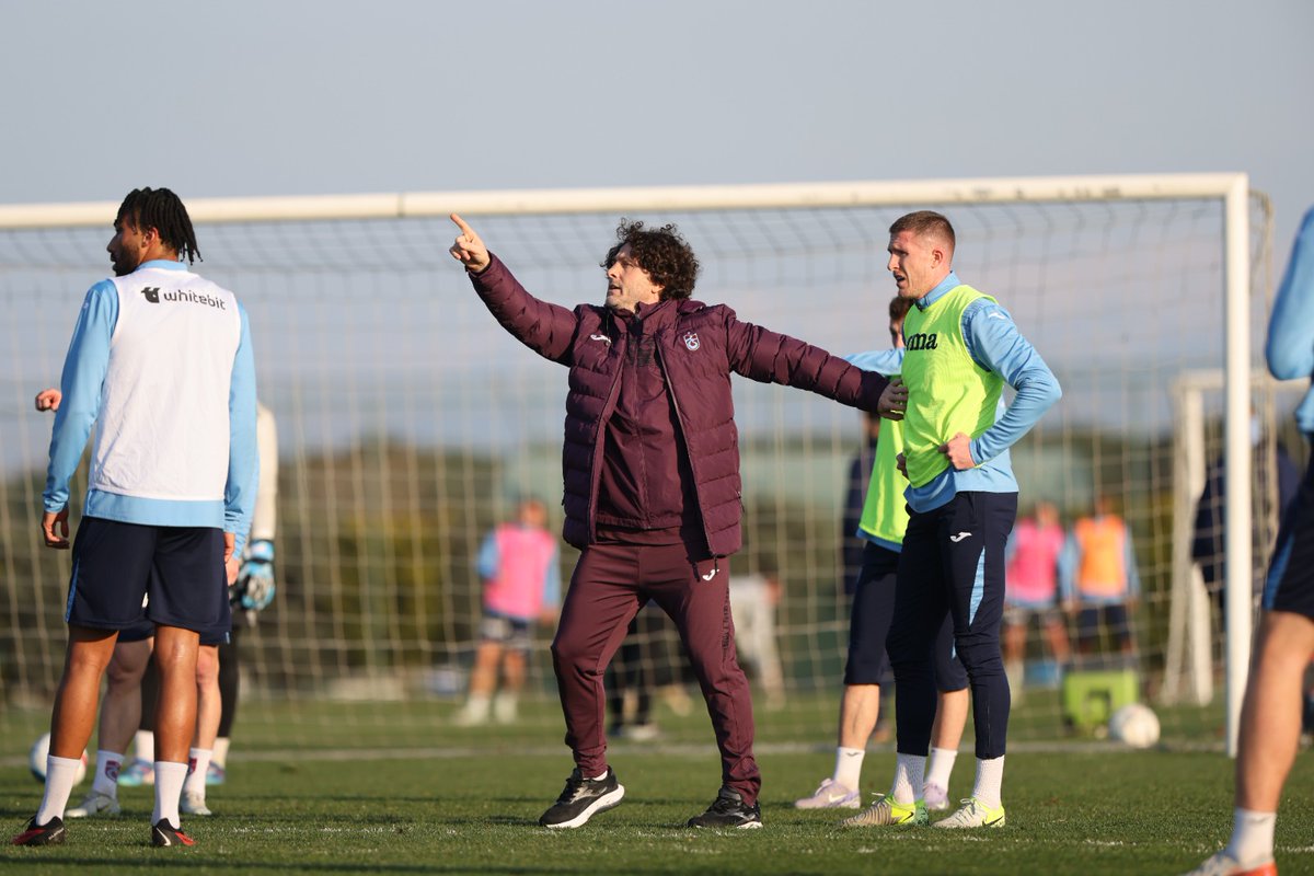 Fatih Tekke resmen Trabzonspor'un başına geçti, ilk idmanına çıktı