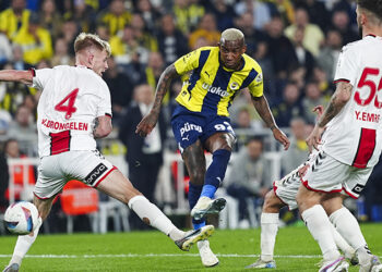 Avrupa defterini kapatan Fenerbahçe ligde de havlu attı: Galatasaray’la puan farkı 9’a çıktı