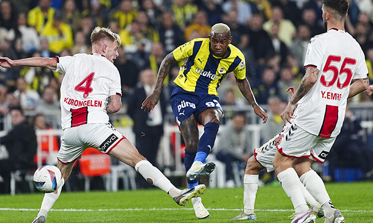 Avrupa defterini kapatan Fenerbahçe ligde de havlu attı: Galatasaray’la puan farkı 9’a çıktı 1 Avrupa defterini kapatan Fenerbahçe ligde de havlu attı: Galatasaray’la puan farkı 9’a çıktı