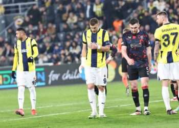 Fenerbahçe evinde mağlup! Avrupa’da çeyrek final umudu rövanşa kaldı 4 Fenerbahçe evinde mağlup! Avrupa’da çeyrek final umudu rövanşa kaldı