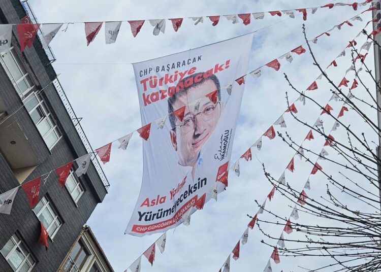 İstanbul Cumhuriyet Başsavcılığı’ndan İmamoğlu afişlerini toplatma kararı