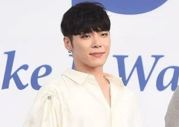 Ünlü K-pop şarkıcısı evinde ölü bulundu
