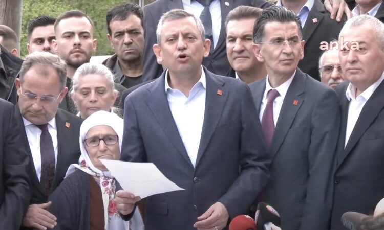 Özgür Özel, bayram için İmamoğlu'nun köyüne gitti, imza kampanyası başlattı 1 Özgür Özel, bayram için İmamoğlu’nun köyüne gitti, imza kampanyası başlattı