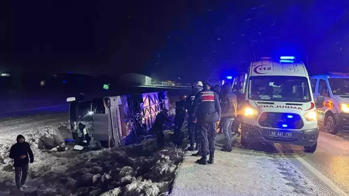Afyon ve Aksaray’da 2 yolcu otobüsü şarampole devrildi: 1 ölü, 45 yaralı 2 Afyon ve Aksaray’da 2 yolcu otobüsü şarampole devrildi: 1 ölü, 45 yaralı