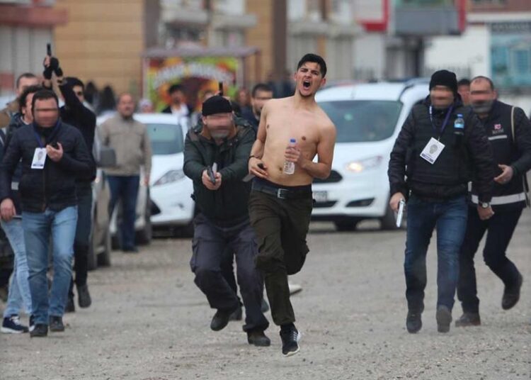 Kemal Kurkut polisler tarafından vurulduğu yerde anıldı 1 Kemal Kurkut polisler tarafından vurulduğu yerde anıldı