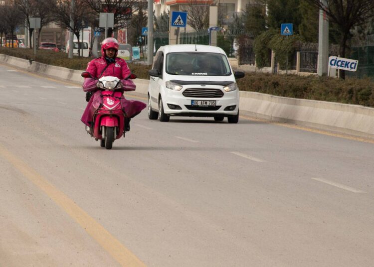 Kuryeler için yeni dönem başladı: BTK zorunluluğu getirildi 1 Kuryeler için yeni dönem başladı: BTK zorunluluğu getirildi