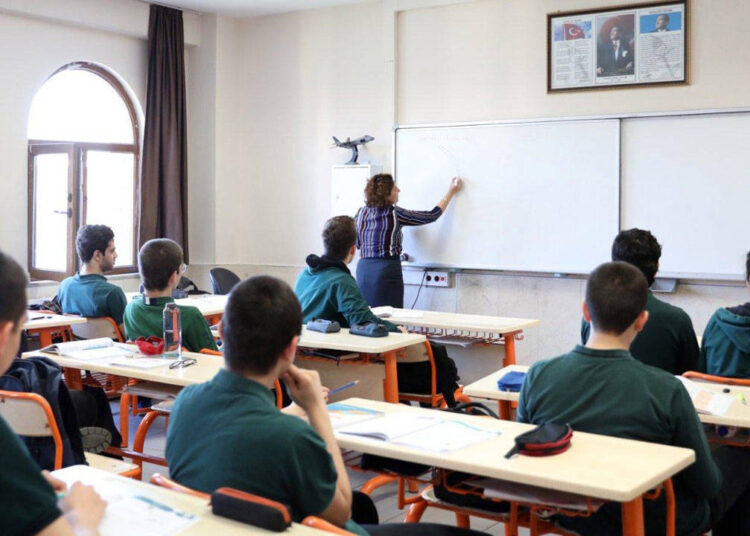 Eğitimciler, 12 maddelik 'yeni lise modeli' konusunda anlaştı 1 Eğitimciler, 12 maddelik ‘yeni lise modeli’ konusunda anlaştı
