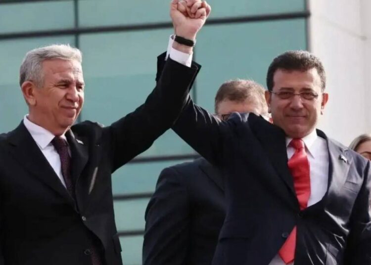 Mansur Yavaş'tan İmamoğlu'na destek: Adaylık kararını askıya aldı 1 Mansur Yavaş’tan İmamoğlu’na destek: Adaylık kararını askıya aldı