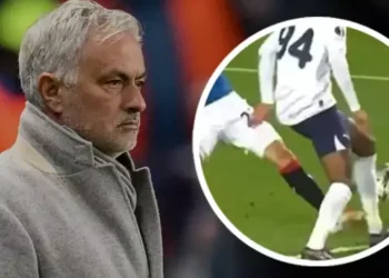 Mourinho: 3 penaltı verilmedi, oyuncularımla gurur duyuyorum, eleneceksek böyle elenelim