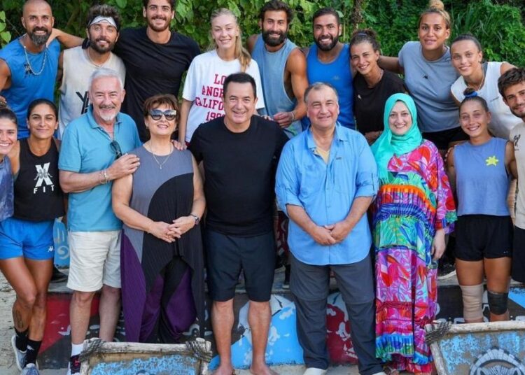 Türkiye’nin en zengin iş insanından Survivor adasına ziyaret