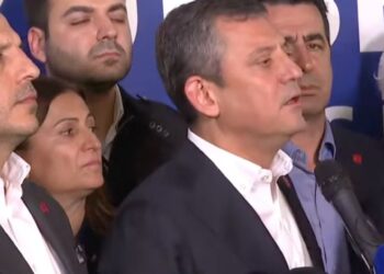 Özgür Özel: Erdoğan demokrasi treninden darbecilerin durağında indi