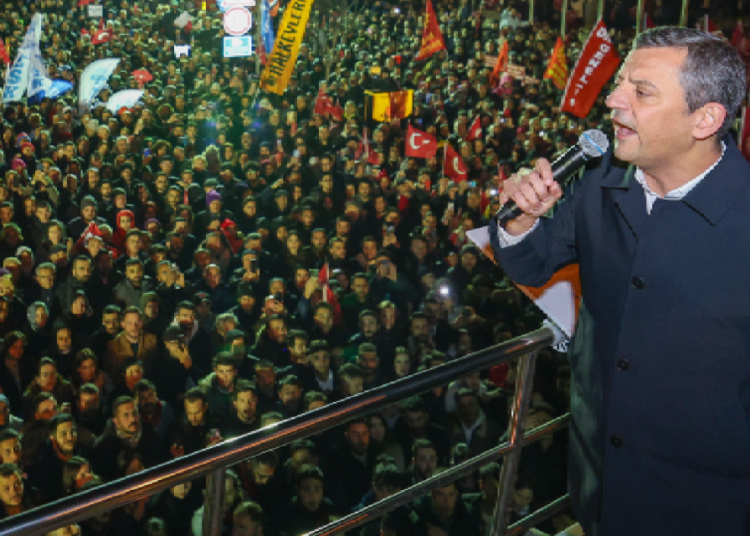 Özgür Özel'in partisini kuracağı tarih belli oldu 1 Özgür Özel, kayyım ihtimaline resti çekti: ‘Binadan çıkmayacağız’