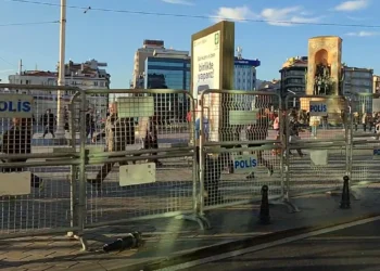 İstanbul’da sıkıyönetim! Bazı yollar ve metro istasyonları kapatıldı, toplantı ve gösteri yapmak yasaklandı