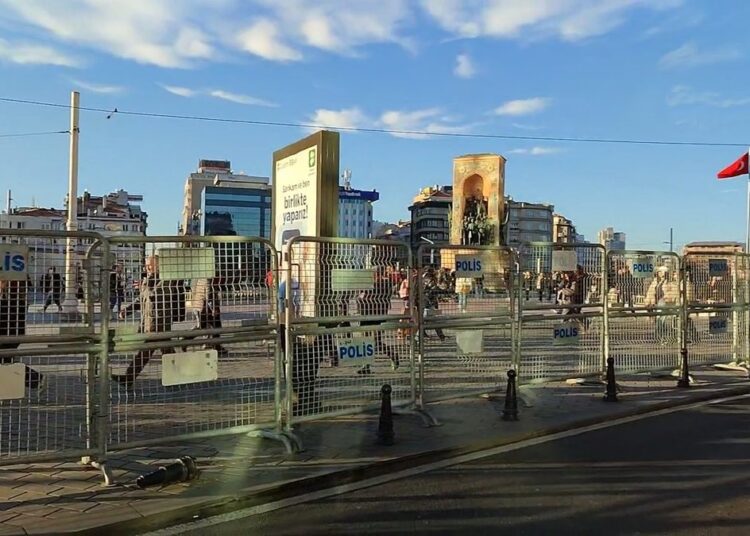 İstanbul'un 6 ilçesinde 4 gün boyunca miting ve eylem yasağı 1 Taksim ve çevresine 8 Mart bariyerleri