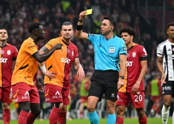 İlginç iddia: Beşiktaş, Galatasaray derbisinde 5 kırmızı kart görüp sahadan çekilecek