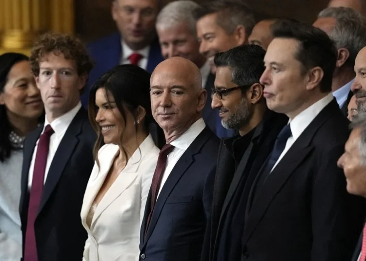 Trump’ın ikinci dönemi zenginlere yaramadı! 50 günde 210 milyar dolar kaybettiler 1 Trump’ın ikinci dönemi zenginlere yaramadı! 50 günde 210 milyar dolar kaybettiler