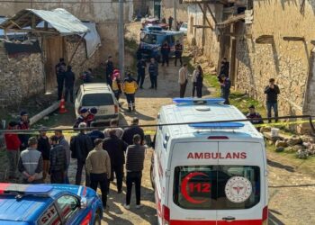 89 yaşındaki kişi komşularına ateş açtı: 2 ölü, 1 ağır yaralı 9 89 yaşındaki kişi komşularına ateş açtı: 2 ölü, 1 ağır yaralı
