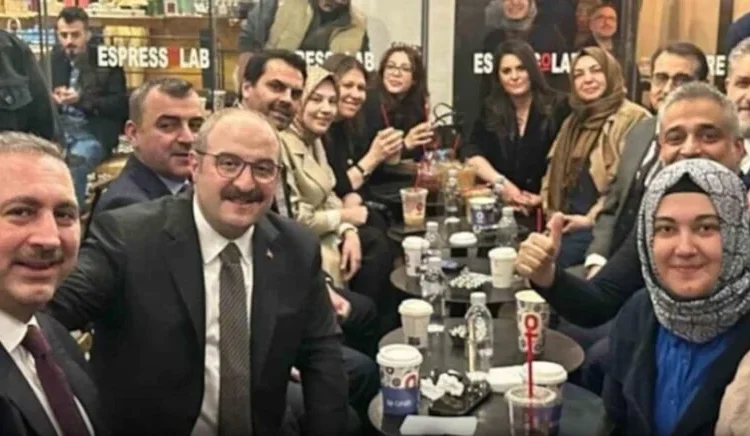 Eski Bakan Varank’a Espressolab paylaşımı sebebiyle örtülü reklam soruşturması 1 Eski Bakan Varank’a Espressolab paylaşımı sebebiyle örtülü reklam soruşturması