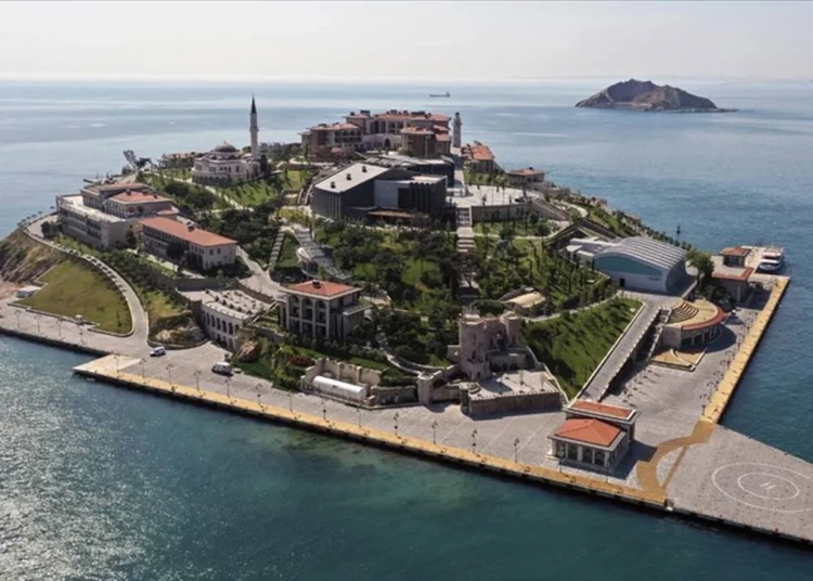 Yaklaşık 5,3 milyar lira harcanarak ‘betonada’ya dönüştürülen Yassıada’yı günde ortalama 20 kişi ziyaret etmiş 1 Yaklaşık 5,3 milyar lira harcanarak ‘betonada’ya dönüştürülen Yassıada’yı günde ortalama 20 kişi ziyaret etmiş