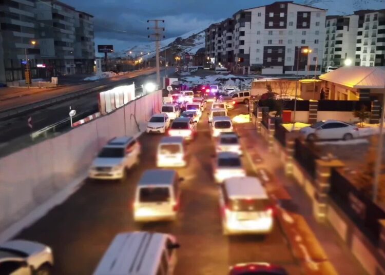 Sınav sahterkarlarına 32 ilde 'joker' operasyonu: 301 gözaltı 1 Sınav sahterkarlarına 32 ilde ‘joker’ operasyonu: 301 gözaltı
